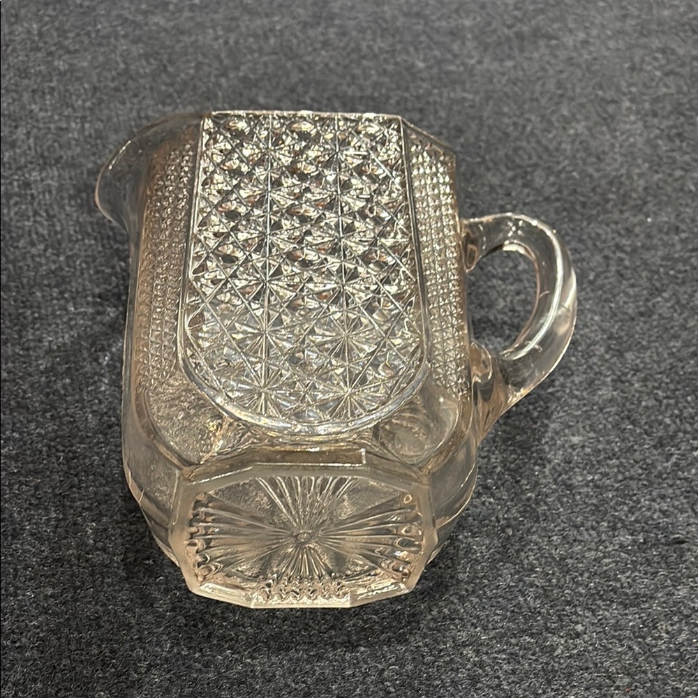 Vintage pressed glass pitcher - Picture 5 of 5